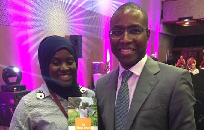 Le Ministre de l'Economie, du Plan et de la Coopération avec la Présidente du Club de Jeunes filles au Sommet de Nairobi