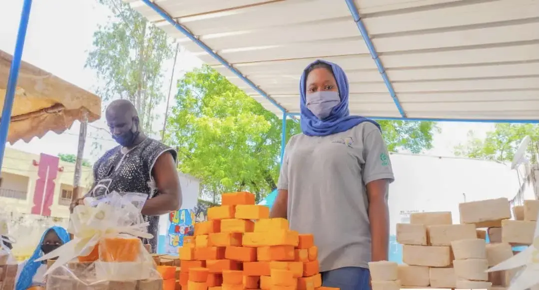 Autonomisation des filles : les clubs de jeunes filles fabriquent des savons pour lutter contre la COVID 19 